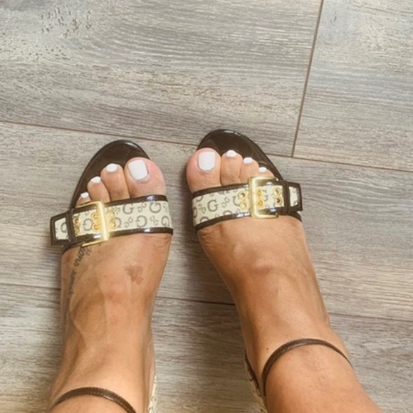 GUESS HEELS😍 - Picture 3 of 4